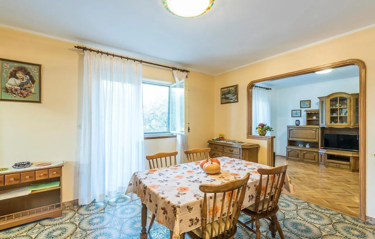 Ferienhaus Zora with Whirlpool Sveti Lovreč Pazenatički Apartment
