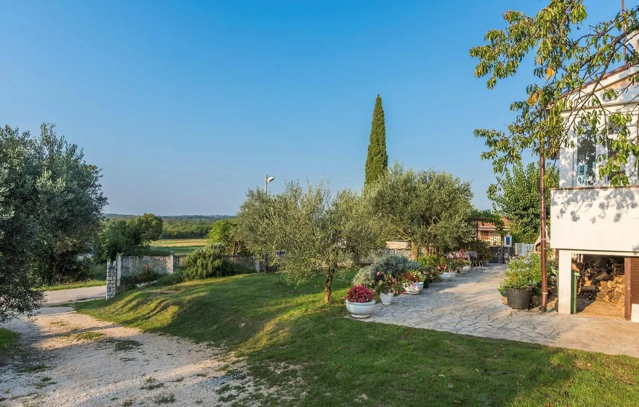 Ferienhaus Zora With Whirlpool Sveti Lovreč Pazenatički Lägenhet
