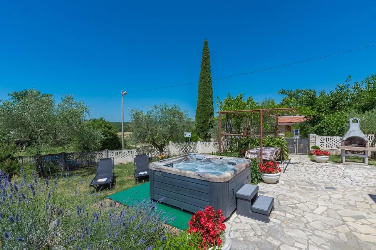Apartamento Ferienhaus Zora With Whirlpool Sveti Lovreč Pazenatički